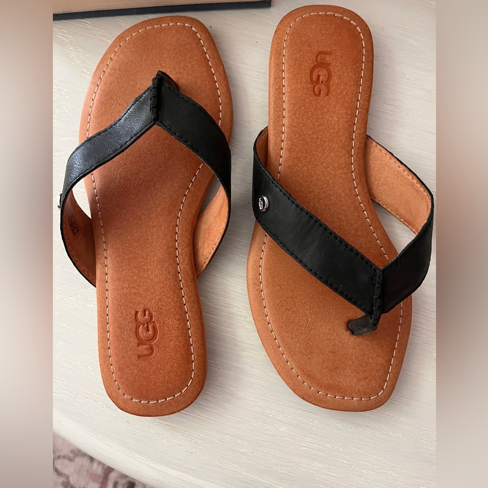 UGG Toulumne Women's Black Leather Flip Flops Sandals Size 5 nwot firm